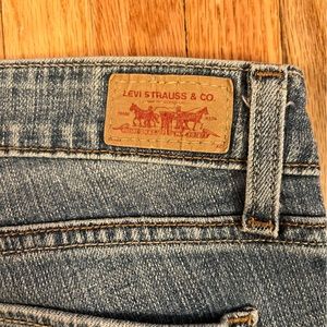 Levi Jeans! Size 9 medium